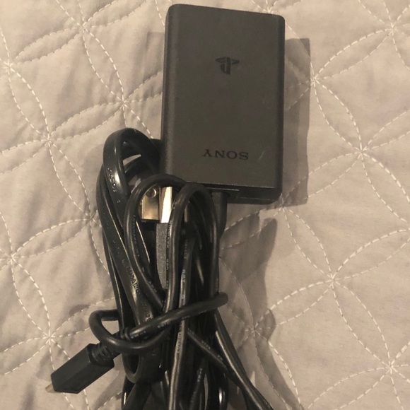 PS Vita with WiFi Bundle - Picture 2 of 7